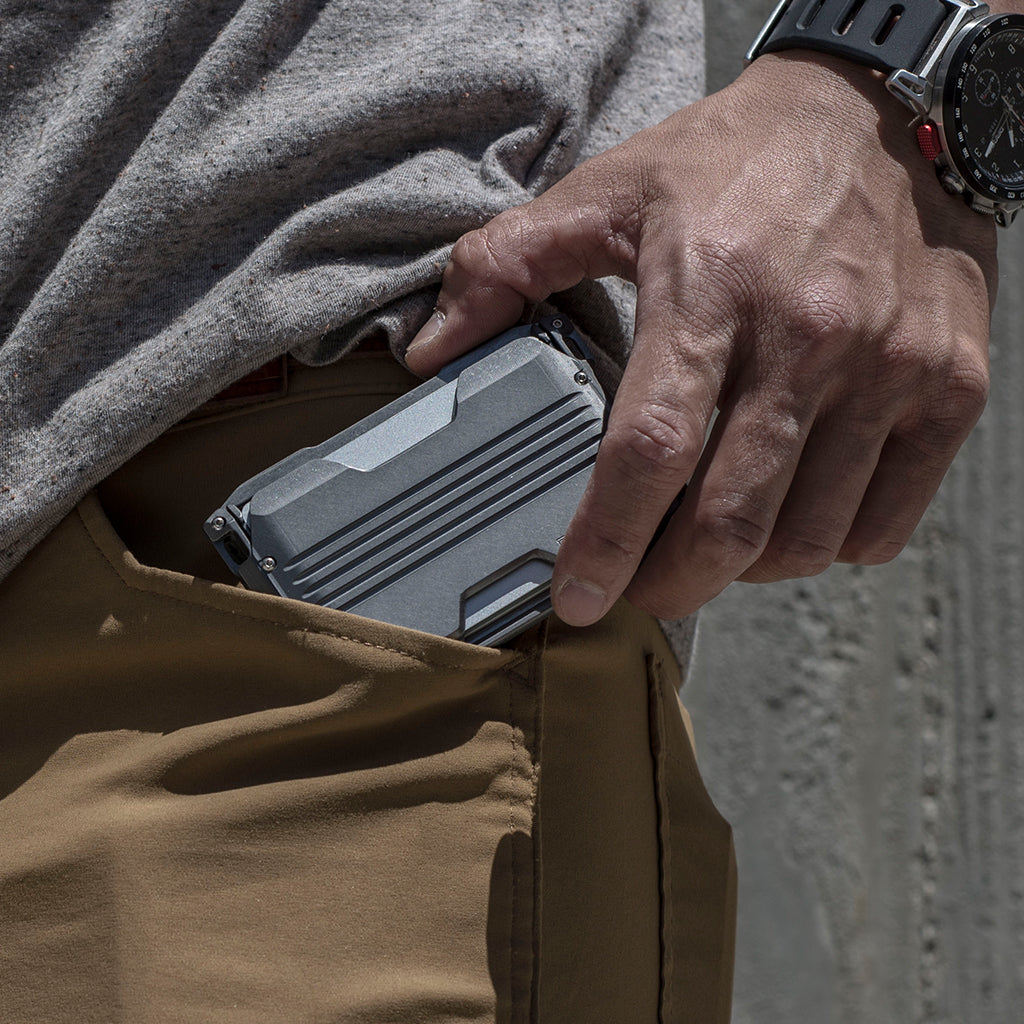 Dango A10 Adapt Single Pocket portafoglio alluminio