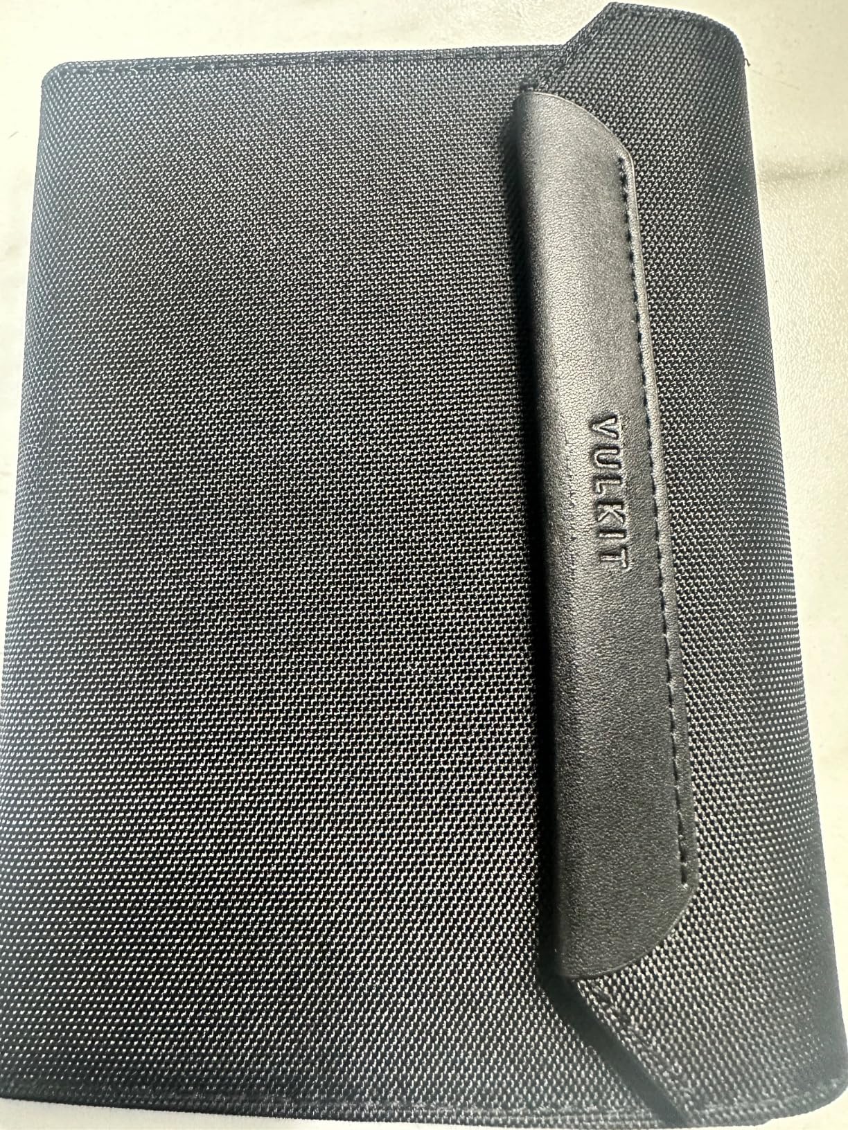 VULKIT VPW104 porta passaporto nero RFID con AirTag
