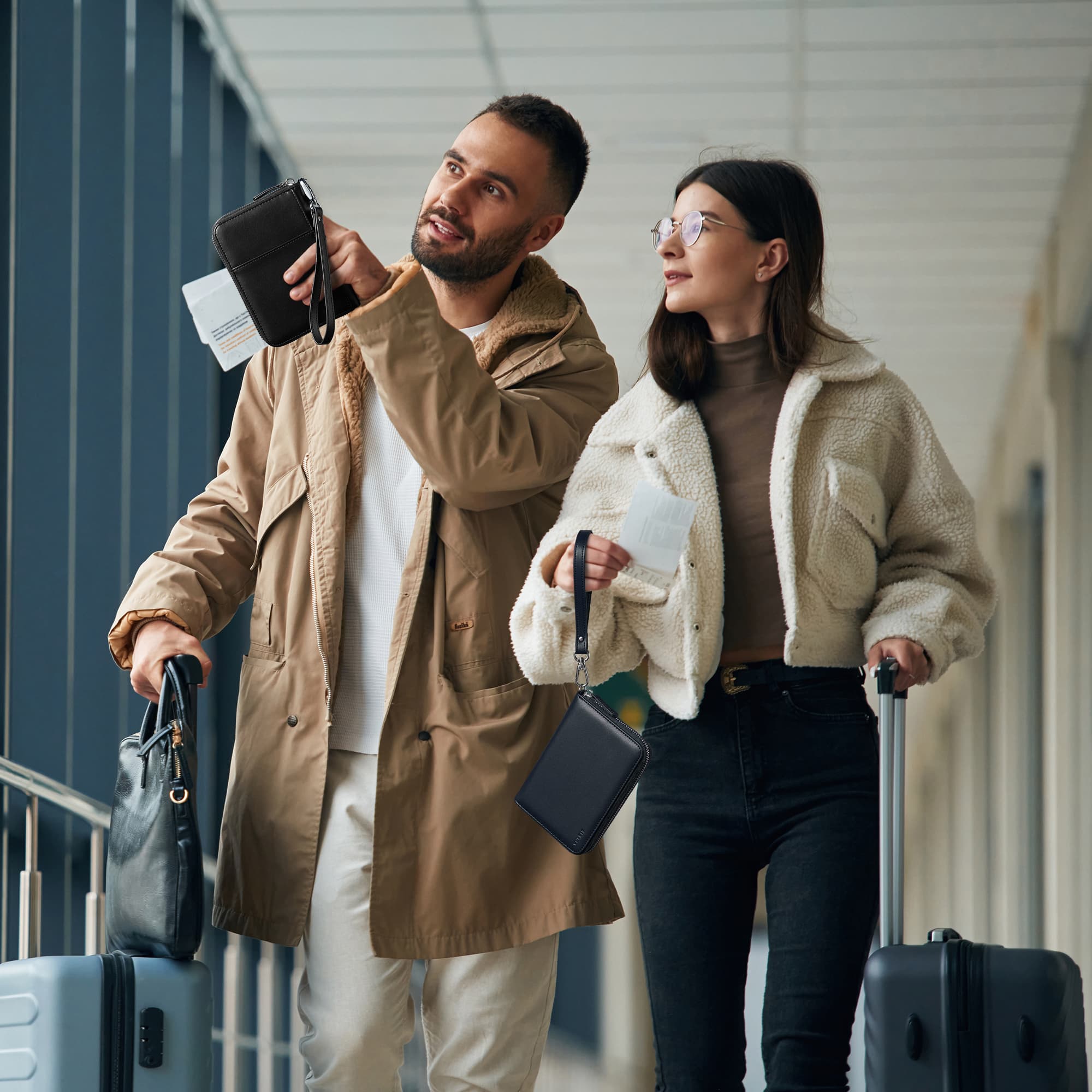 VULKIT Passport VPW111 porta passaporto pelle nero RFID zip