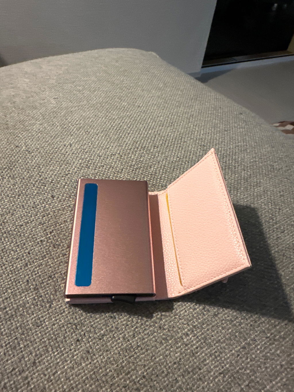VULKIT Pop Up VC203 portafoglio slim RFID nero carbon
