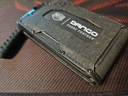 Dango M1 Lite Bifold portafoglio nero blackout RFID 13 carte