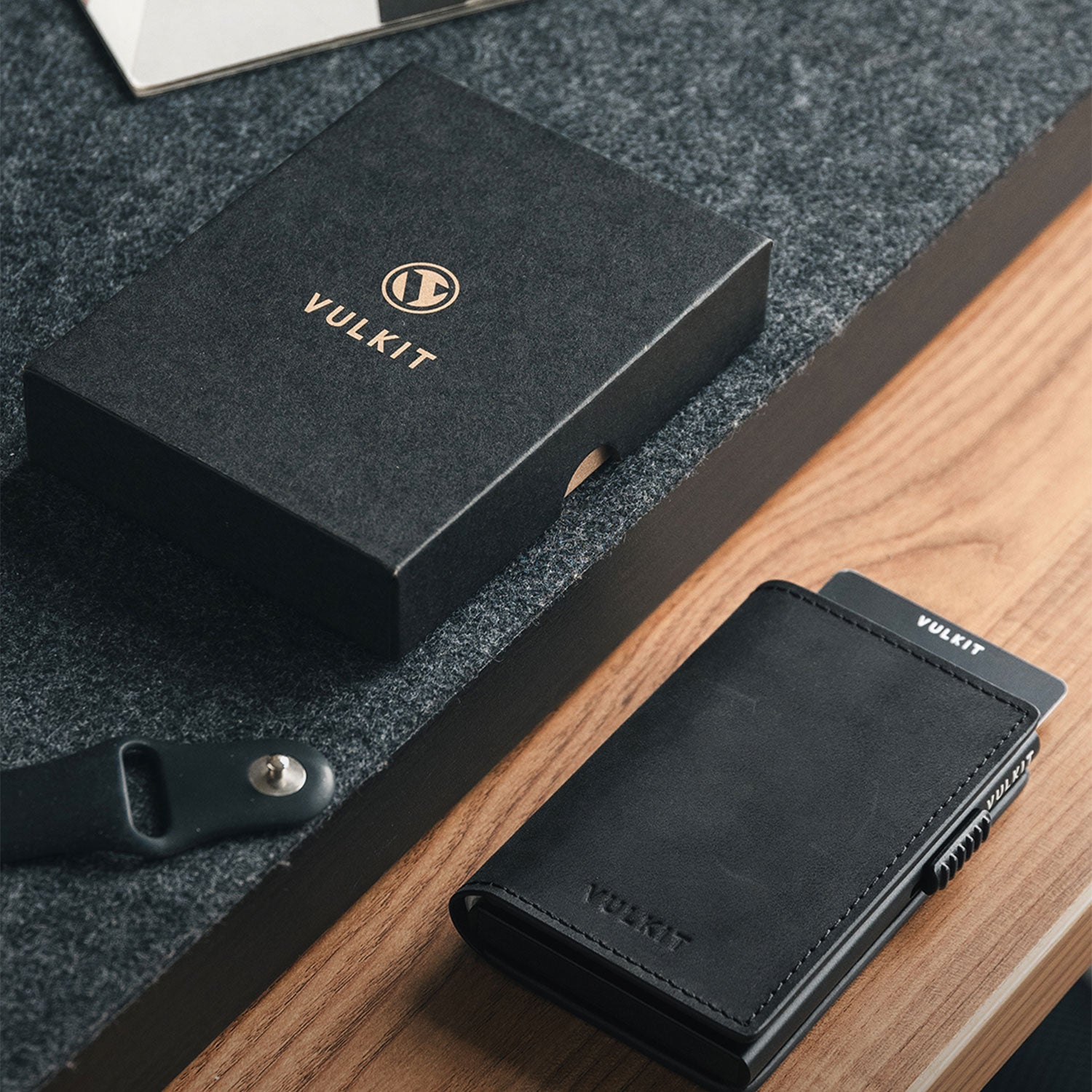 VULKIT VC305P Portafoglio Pop-Up Pelle Nero 11 Carte RFID