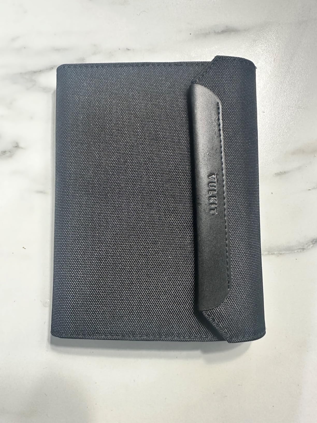VULKIT VPW104 porta passaporto nero RFID con AirTag