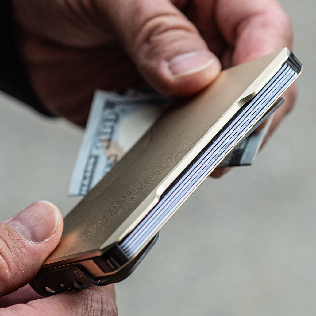 Dango SK1 Slide Kick portafoglio Champagne Gold RFID 6 carte
