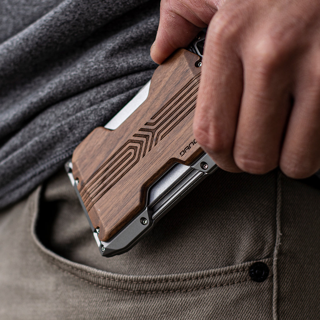 Dango A-Series placca portafoglio legno noce RFID