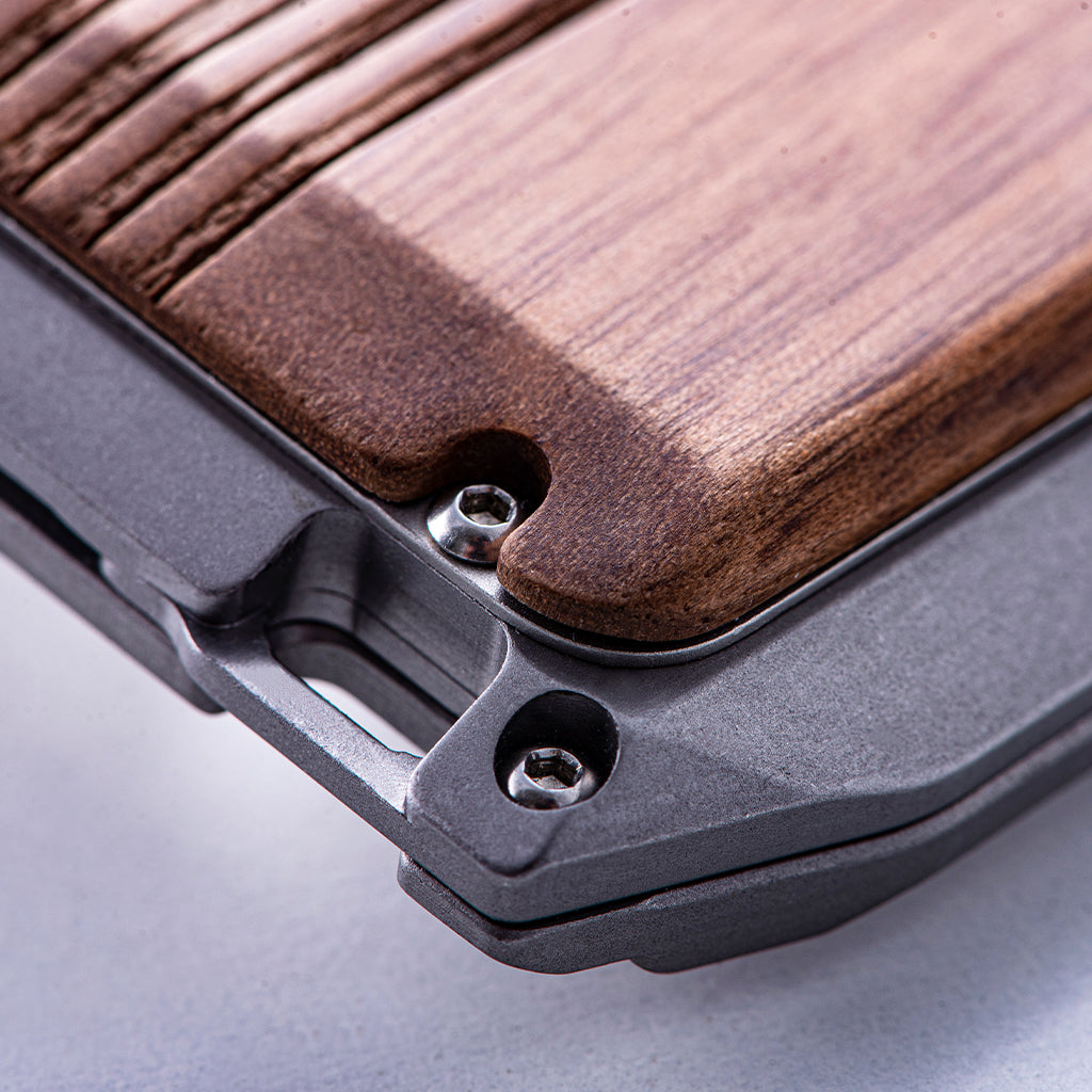 Dango A10 Elements portafoglio alluminio Walnut 7 carte