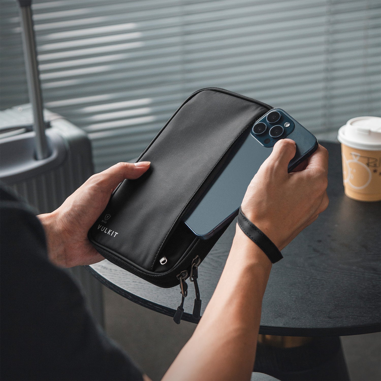 VULKIT Passport VPW103 Portapassaporto Nero 4 passaporti