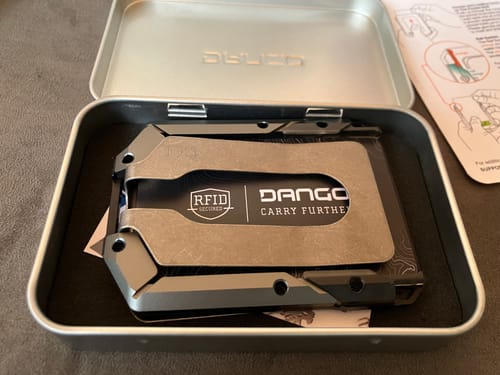 Dango M4 Maverick portafoglio Jet Black titanio RFID 9 carte