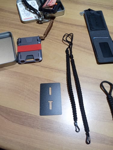 Dango Cords Tethers laccetto collo paracord nero con porta badge