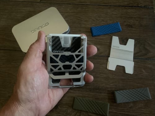 Dango M-Series Backplate M1 carbonio portafoglio RFID