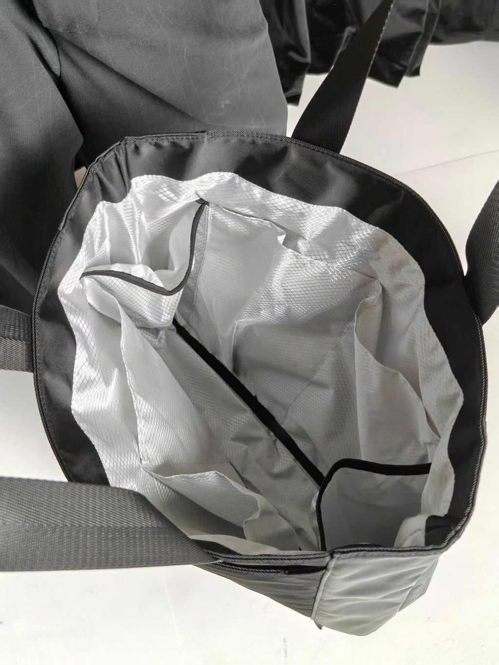 Vulkit VB114 City Flux Borsa Tote 15L Nera Porta PC