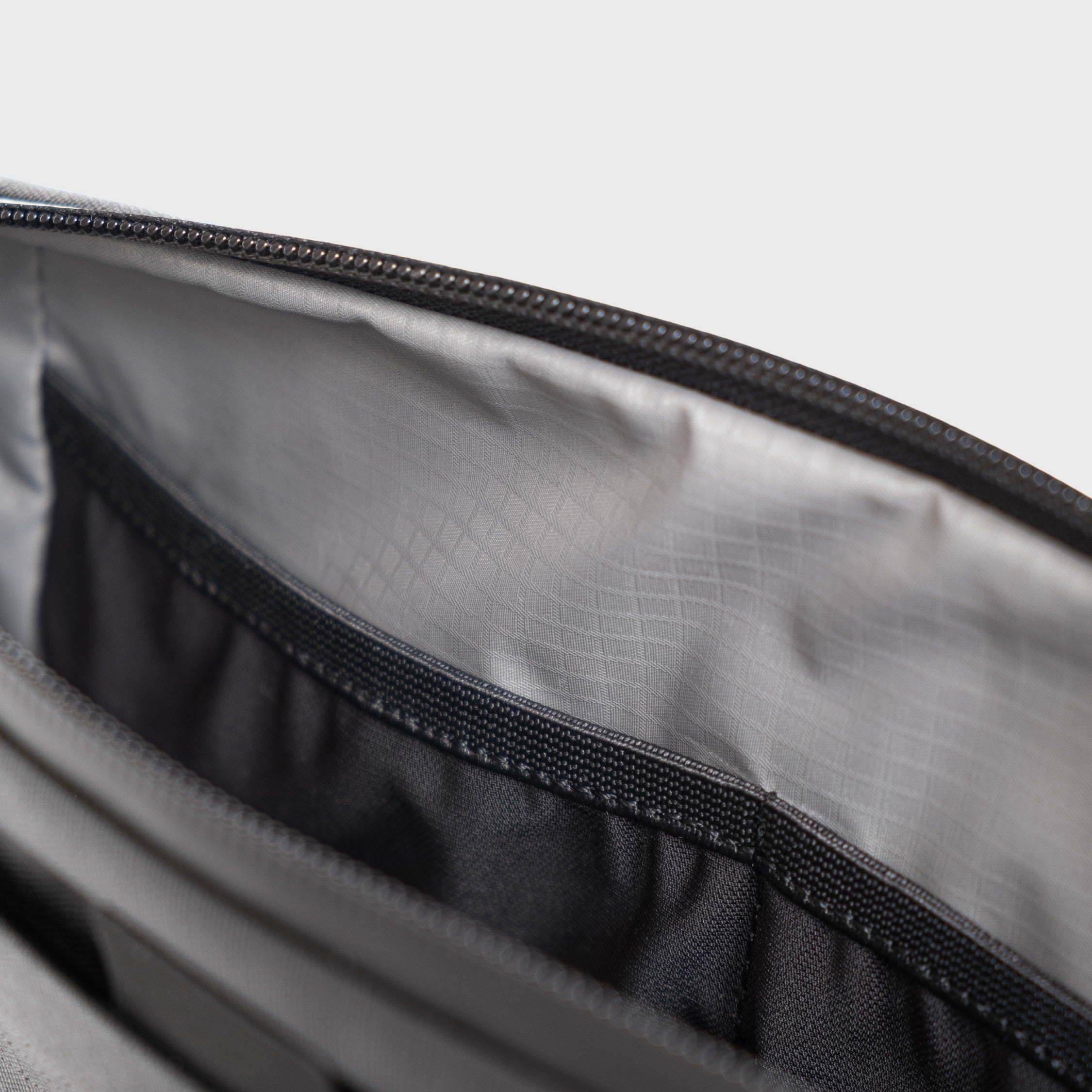 Re{form} Slings XB:01 Crossbody Marsupio 3L Nylon