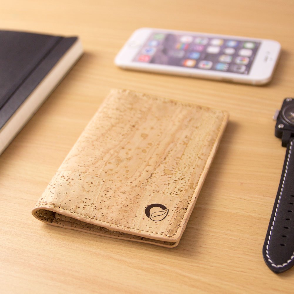 Corkor Wallets portafoglio passaporto sughero marrone chiaro