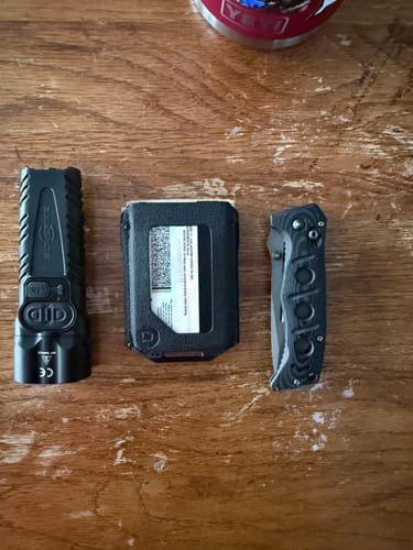 Dango M4 Maverick portafoglio Jet Black titanio RFID 9 carte
