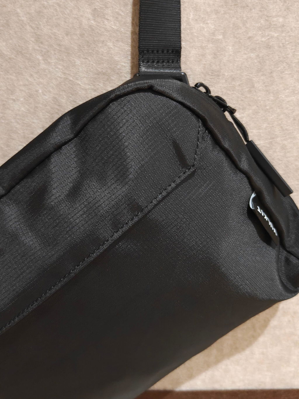 VULKIT VB116 City Flux borsa tracolla nera leggera impermeabile