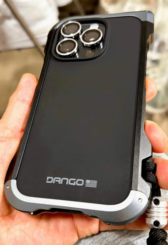 Dango Adapt Case iPhone 16 Pro cover Jet Black magsafe