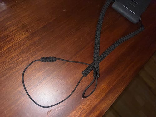 Dango Cords Tethers laccetto collo paracord nero con porta badge