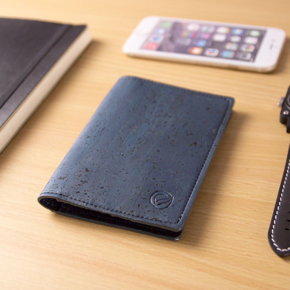 Corkor Wallets portafoglio passaporto sughero blu RFID